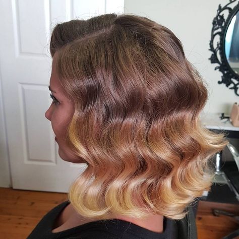 Classic Structured Vintage Wave hairstyle Pin Curls For Medium Hair, Pin Waves Short Hair, Vintage Long Haircut, Vintage Curls Medium Hair, Vintage Hairstyles For Medium Hair, Wave Hairstyles Medium, Vintage Curls Short Hair, Old Hollywood Glam Hair Short, Retro Hairstyles Short