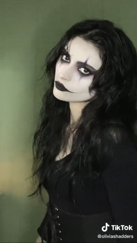 Gothic Victorian Halloween Costume, Goth Tinkerbell Costume, Womens Halloween Costume Scary, Skeleton Goth Makeup, The Crow Inspired Makeup, Halloween Face Paint Makeup, The Crow Halloween Costume Women, Gothic Halloween Costumes Women, Female Scary Halloween Costumes