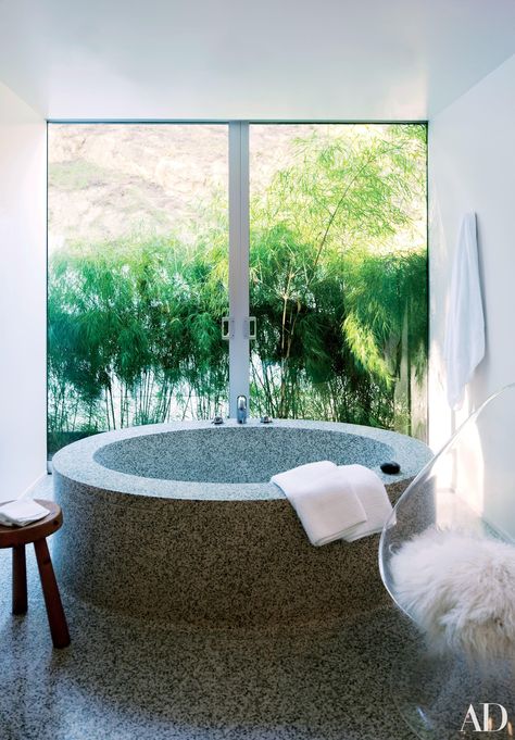 Ronnie Sassoon designed the terrazzo tub in the master bath of the Bel Air home she shared with her husband, the late Vidal Sassoon. See more luxurious celebrity bathrooms now. Celebrity Bathrooms, Neutra House, Round Bathtub, Luxury Bathtub, Richard Neutra, Vidal Sassoon, Beverly Hills Houses, Bathtub Design, Your Favorite