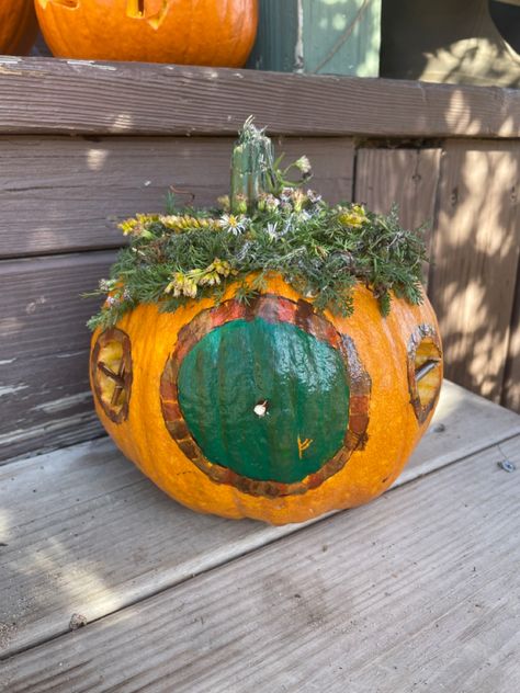 The Hobbit Pumpkin Carving, Fall Hobbit Aesthetic, Hobbit Hole Pumpkin Carving, Lord Of The Rings Painted Pumpkin, Pumpkin Hobbit House, Hobbit House Pumpkin, Hobbit Hole Pumpkin, Lord Of The Rings Pumpkin Painting, Pumpkin Carving Ideas Lord Of The Rings