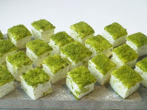 orange and pistachio marshmallows - Ottelenghi Pistachio Marshmallow, Ottolenghi Dessert, Yotam Ottolenghi Recipes, Pistachio Recipes, Ottolenghi Recipes, How To Make Marshmallows, Sweet Bar, Orange Blossom Water, Pistachios Nuts