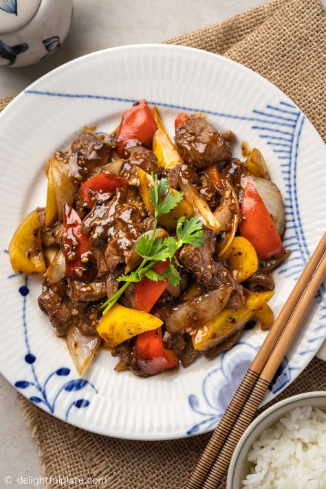 Beef in Black Pepper Sauce (Bo Sot Tieu Den) Pepper Beef Recipe, Vietnamese Beef Stew, Black Pepper Sauce, Black Pepper Beef, Pepper Beef, Shrimp Toast, Potted Beef, How To Cook Beef, Quick And Easy Appetizers