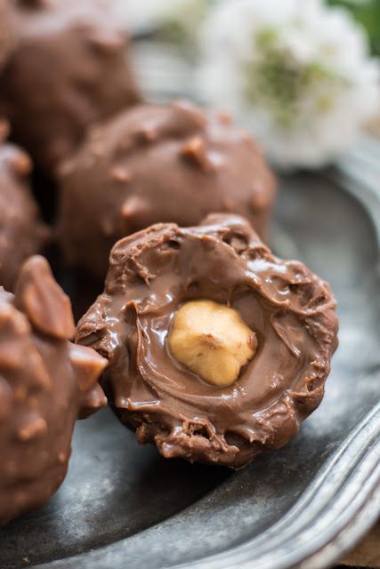 Hazelnut Truffles, Chocolate Rocks, Candy Truffles, Truffle Recipe, Homemade Candies, Chocolate Hazelnut, Homemade Chocolate, Chocolate Truffles, Sweets Treats