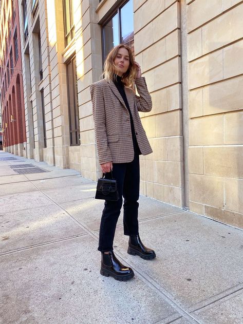 Check Blazer Outfit, Chelsea Boot Outfits Women, Chunky Boots Outfit, Plaid Blazer Outfit, Chelsea Boots Outfit, Outfit Botas, Winter Boots Outfits, Look Office, Moda Denim