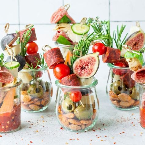 These single-serve appetizer jars are a game changer. We’re showing you how to make your own jarcuterie along with two unique recipes to try. Jarcuterie In A Jar Ideas, Jar Charcuterie, Charcuterie Jars, Charcuterie Skewers, Spiced Almonds, Manchego Cheese, Charcuterie Inspiration, Charcuterie Platter, Charcuterie And Cheese Board