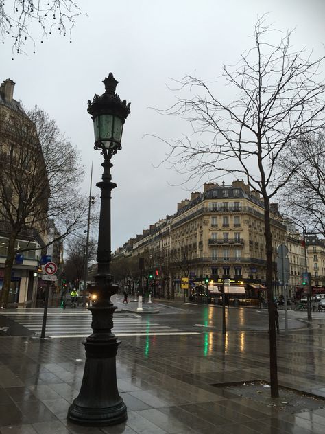 Paris Lamp Post, Old Lamppost, Lamp Post Aesthetic, Dream Neighborhood, Vintage Street Lamp, Lantern Aesthetic, Paris Lamp, Rainy Paris, Spring Dance