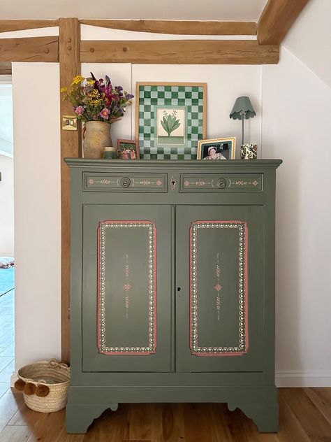 How to paint decorative furniture for beginners — The OTTO HOUSE The Otto House, Painted Furniture In Living Room, Hand Painted Floral Furniture, Cottage Painted Furniture, Painted Dresser Design, Half Painted Dresser, Hand Painted Shelves, Terracotta Dresser, Ivar Nursery