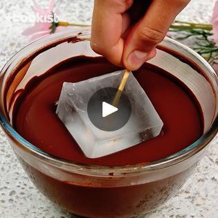 Chocolate Cubes Recipe, Chocolate Cubes, Chocolate Baskets, Chocolate Hacks, Easy Homemade Soups, Chocolate Cube, Chocolate Videos, Chocolate Bowls, Cheesecake Trifle