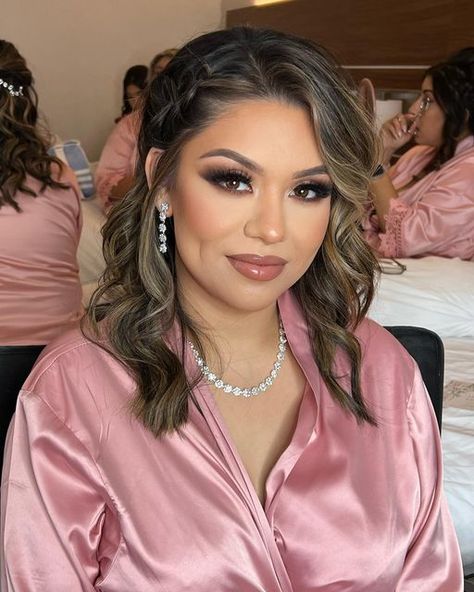 Chicago Makeup Artist on Instagram: "Sister of the bride looking gawgeousss 💗 Shoutout to her for recommending my work to her sister (the bride) 😍 Soft Smokey eye for her, we kept the waterline soft by just smoking out the bottom and no liner for a softer look & of course full highlight and contour. My fave! - - Your fave luxury bridal Makeup team is now booking all parties of 5+ for all of 2022-2023. Be an #esmemuabride don’t be a last minute bride pls inquire with time. To book please s Party Make Up Ideas Smokey Eye, Make Up For Wedding Maid Of Honor, Sister Of The Bride Makeup, Bridesmaid Makeup Full Glam, Make Up For Mom Of The Bride, Bride Sister Makeup Look, Quinceanera Mom Makeup, Sister Of Bride Hairstyles, Sister Of The Bride Hair