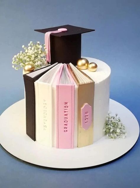 Proud Parent Alert: Graduation Cake Ideas to Celebrate Success! Graduation Cake Designs, Graduation Party Cake, School Cake, Law School Graduation, Graduation Party Planning, Creative Birthday Cakes, Graduation Cap Decoration, Graduation Cake, Pretty Birthday Cakes