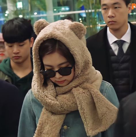 Jennie Bear Hat, Bear Hat, Jennie Kim, Cute Hats, Winter Fashion Outfits, Winter Fashion, Winter Hats, Queen, Fashion Outfits