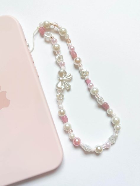 Super cute phone straps to add to your phone or camera! Ballerina Core Aesthetic, Cottage Core Beach, Diy Camera Strap, Strawberry Cottage, Ballerina Core, Camera Decor, Aesthetic Camera, Beaded Phone Strap, Girl Ballerina