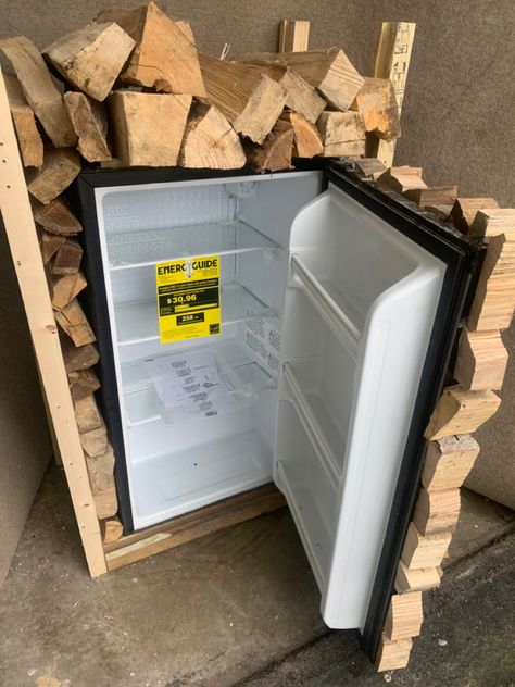 Mini Fridge hidden in a pile of wood Outdoor Mini Fridge, Hidden Fridge, Outdoor Fridge, Home Design Diy, Bar Fridges, Mini Fridge, Garage Workshop, Diy Life, Bird Houses