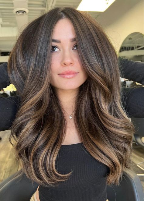 Hair Color For Brown Skin, Balayage Hair Color Ideas, Rambut Brunette, Balayage Hair Color, Brown Hair Looks, Brown Hair Inspo, Brunette Balayage, Brunette Hair With Highlights, Balayage Hair Dark