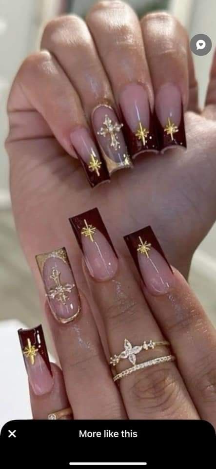 Dark Maroon Acrylic Nails, Dark Red Acrylic Nails Coffin Designs, Nail Inspo Square Christmas, Dark Red Nails Gold Accent, Burgundy Short Square Nails, Medium Square Nails Fall, Acrylic Nail Designs Burgundy, Gems On Nails Simple, Wine Red And Gold Nails