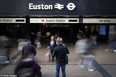 Euston station is evacuated as Met Police investigate 'suspicious package' Check more at https://sportzoracle.com/euston-station-is-evacuated-as-met-police-investigate-suspicious-package/ Met Police, Euston Station