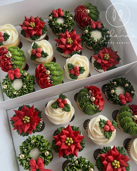 Christmas Party Cupcakes, Christmas Cupcakes Recipes, Christmas Cupcakes Decoration, Cupcake Decorating Tips, Party Cupcakes, Baking Art, Holiday Cupcakes, Cupcake Cake Designs, Floral Cupcakes