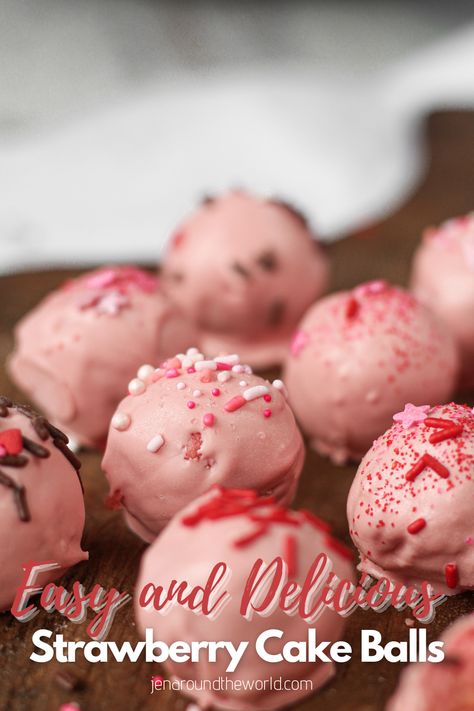 Pink Cake Balls, Cake Pops Strawberry, Strawberry Cake Balls Recipe, Cake Mix Cake Balls, Strawberry Cake Pops Recipe, Strawberry Cake Bites, Strawberry Cake Balls, Strawberry Cake Pops, Chocolate Melts