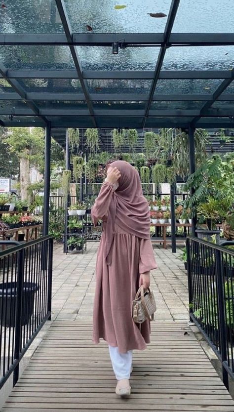 Pose Selfi, Korean Style Hijab, Outfit Ngampus, Muslimah Fashion Casual, Moslem Fashion, Outfit Korean Style, Muslimah Outfit, Muslim Style, Muslimah Dress