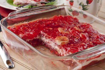 Strawberry Patch Salad Salads Strawberry, Congealed Salads, Strawberry Jello Salad, Salad Board, Sweet Salads, Congealed Salad, Jello Salads, Strawberry Pretzel Salad, Jello Desserts