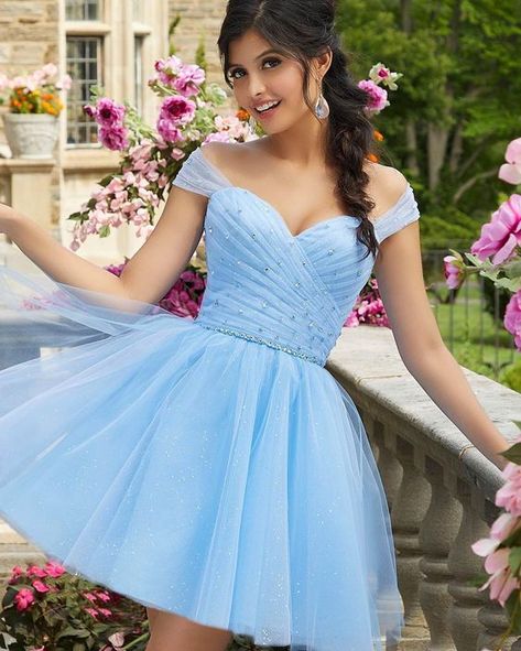 Vestidos de 15 cortos para chicas que quieren lucir diferente: Colores de vestidos de 15 cortos, Vestidos de 15 lila cortos, Vestido de quince Azul, Vestidos cortos de quince, Quinceañera en color rosa, Vestidos de 15 en dorado, quinceañera en color negro, Vestidos de 15 cortos rojos, Vestidos de 15 cortos 2021 blancos, vestidos de 15 cortos y largos, vestidos de 15 años casuales, vestidos de 15 años sencillos, quinceañera, ideas para quinceañeras, XV años, #vestidos15corto, #quinceañera, Conformation Ideas, Quinceanera Dresses Damas, Vestido Color Lila, Dress For Quinceanera, Damas Dresses, Dama Dresses, Tulle Party Dress, A Line Cocktail Dress, Net Dress