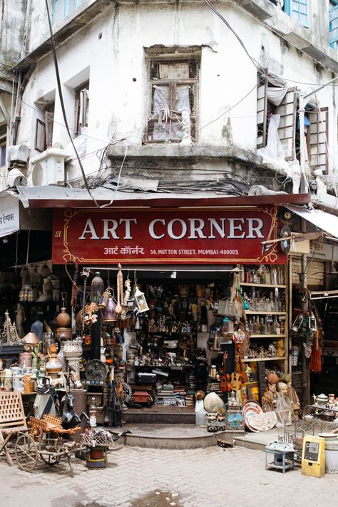 The Art Corner at the Chor Bazaar in Mumbai, India. Today the market is filled with antiques, vintage lamps and instruments, old fashioned devices and rusty belonging all add to the beauty of Chor Bazaar. Chor Bazaar Mumbai, Chor Bazar Mumbai, Vintage India Aesthetic, Mumbai India Travel, Mumbai Market, Chor Bazaar, Mumbai Aesthetic, Old India, Mumbai Photography