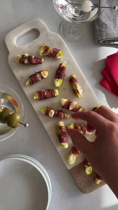 Cheese Mozzarella, Spicy Appetizers, Meat Appetizers, Italian Appetizers, Soften Cream Cheese, Christmas Appetizers, Healthy Food Choices, Small Bowl, Shredded Mozzarella