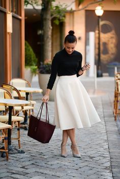 black turtleneck tucked into white high-waist midi skirt Bosslady Outfits, Paris Mode, Chic Outfit, Parisian Chic, White Skirt, Looks Chic, Mode Vintage, Work Attire, Business Outfits