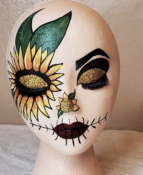 Full Masks Design, Plaster Face Mask Art Ideas, Face Mask Ideas Art, Full Mask Design, Art Masks Ideas, Mascara Design Ideas, Mask Painting Ideas, Face Mask Painting, Styrofoam Head Art