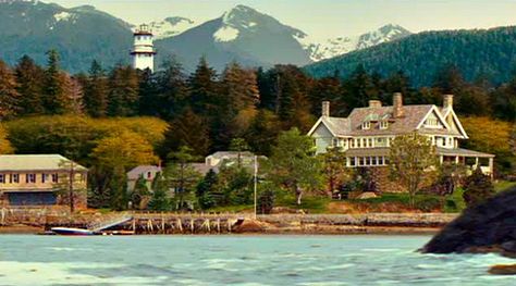 The Proposal movie house in Sitka Alaska The Proposal Movie, Alaska House, Sitka Alaska, Famous Houses, The Proposal, Movie Sets, Celebrity Houses, Selling House, My Dream Home