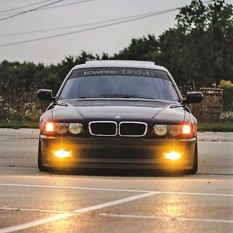 Bmw 740, Bmw E38, Bmw E34, Aircraft Engine, Pretty Cars, Car Photography, Car Car, Rolls Royce, Old Cars