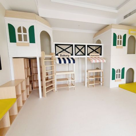 Play Houses For Kids Indoor, Play Basement, Indoor Playground Design, Land Ideas, Play Cafe, Indoor Playroom, Indoor Play Equipment, Ideas Closet, Kids Play Spaces