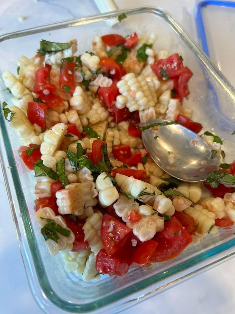 Tomato Basil Salad, Best Summer Salads, Basil Salad, Fresh Summer Salad, Weight Watchers Recipes, Ears Of Corn, Food Club, The Best Summer, Summer Salad