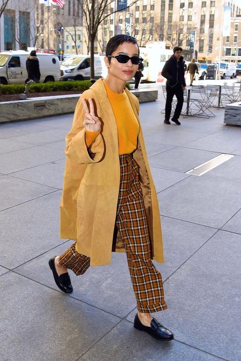 6 Celebrity Style Icons To Inspire Your Fall Outfits Zoe Kravitz Style, Trendy Coat, Celebrity Style Icons, Zoe Kravitz, Looks Street Style, Outfit Inspiration Fall, 가을 패션, Mode Vintage, Looks Style