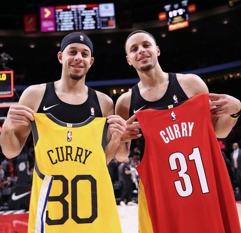 Brotherhood. Stephen Curry Family, Stephen Curry Photos, Seth Curry, Stephen Curry Basketball, Curry Nba, Curry Basketball, Basketball Star, Nba Pictures, Nba Stars