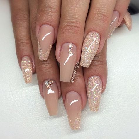 More sparkling nail ideas on http://dropdeadgorgeousdaily.com/2013/11/party-tips-ddg-moodboard-full-nail-inspo-fun-season/ Acrylic Nail Art, Prom Nails, Fabulous Nails, Glitter Nail Art, Cute Nail Designs, Fancy Nails, Nail Arts, Creative Nails, Gorgeous Nails