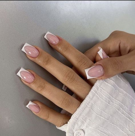 Nail fungal infection hand Trending French Nails, Short Mom Nails, Short French Nails Design, Nail Health Signs, Nails Short French, French Nails Short, Glue On Nails Short, French Nails Design, Mom Nails