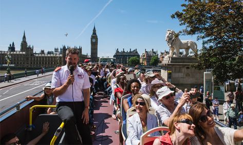 Aerial view of Tower Bridge London Bus Route Map, Thames River Cruise, Inns Of Court, Arches Park, Big Bus, London 2022, London Sightseeing, Portobello Road Market, Westminster Bridge