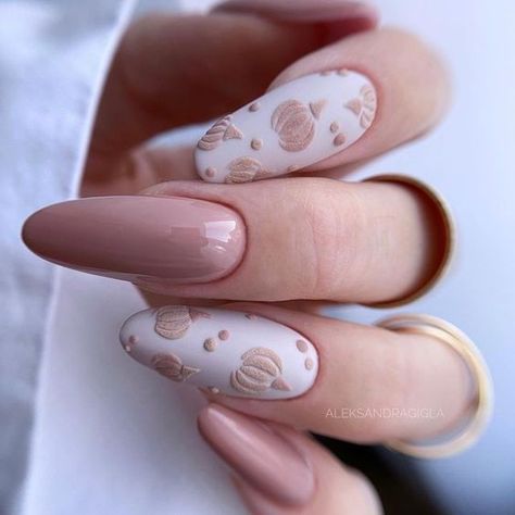 Rate This Nail designs From ⭐1~10. SAVE & FOLLOW i will update everyweek. Matte Nails Halloween, Autunum Nails, Thanksgiving Nail Ideas, Thanksgiving Nail Art, Thanksgiving Nail, Fingernail Designs, Fall Manicure, Pumpkin Nails, Morning Mist