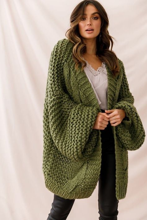 Crochet Sweater Free, Crochet Sweater Pattern Free, Oversized Knit Cardigan, Thick Sweaters, Oversized Knitted Sweaters, Oversize Knit, Green Cardigan, Cardigan Outfits, Sweater Crochet Pattern