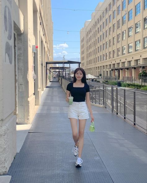 Pintrest Outfit Women, Summer Outfit Pants Casual, College Outfits Philippines, Short Outfits Ideas, Daily Look Outfits Summer, Korea Outfits Summer, China Summer Outfits, Ulzzang Casual Outfits, Korean Short Outfit Ideas