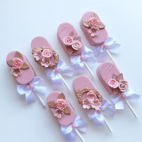 Elegant Cakesicles, Cake Sicles, Chocolate Bonbons Recipe, Popsicles Cake, Chocolate Covered Strawberries Bouquet, Fairy Garden Birthday Party, Cake Pop Decorating, Onederland Birthday Party, Donut Dessert