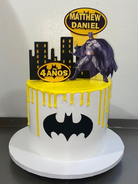 Simple Batman Cake Ideas, Batman Cakes For Boys, Batman Theme Cake, Batman Pasta, Batman Cake Design, Batman Cake Ideas, Superman Birthday Cake, Haidar Ali, Batman Birthday Cakes