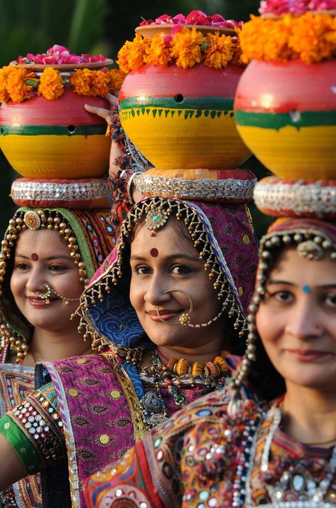 Dance Of India, Amazing India, Dress Rehearsal, Dance Festival, Indian People, India Culture, Indian Dance, Indian Culture, Full Dress