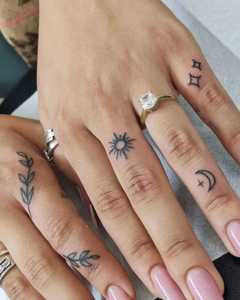 Finger Tattoo Ideas, Hippie Tattoo, Small Finger Tattoos, Finger Tattoo For Women, Finger Tats, Hand And Finger Tattoos, Handpoke Tattoo, Hand Tattoos For Women, Finger Tattoo