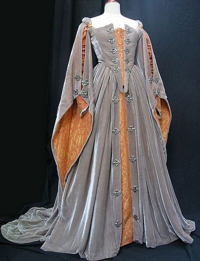 Elizabethan Gown, Gaun Abad Pertengahan, Grey Gown, Fantasy Dresses, Fantasy Gowns, Medieval Dress, Medieval Clothing, Medieval Fashion, Fantasy Dress