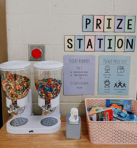 Student Center In Classroom Elementary, Ticket System In Classroom, Take What You Need Station, Teacher Reward System, Elementary Teacher Ideas, Classroom Desk Setup, Kindergarten Room Ideas, Student Center In Classroom, Departmentalized Classroom Elementary