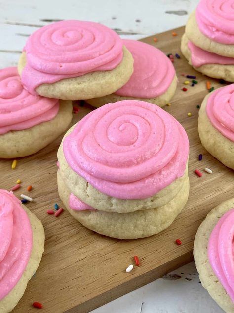 COPYCAT CRUMBL PINK SUGAR COOKIE Crumble Pink Sugar Cookie Recipe, Crumble Cookie Copycat Recipe Pink Sugar, Crumbl Strawberry, Copycat Crumbl Pink Sugar Cookie, Crumbl Cookies Pink Sugar, Crumbl Pink Donut Cookie, Pink Sugar Cookie Recipe, Crumbl Pink Sugar Cookie, Summer Cookie Recipes