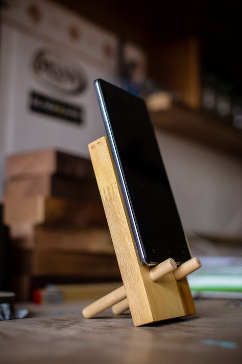 DIY phone holder using scrap wood. Wooden Cell Phone Stand, Wood Cell Phone Holder Diy, Cellphone Holder Diy Phone Stand, Iphone Stand Diy, Cell Phone Holder Diy How To Make, Phone Stand Diy Wooden, Diy Wood Phone Stand, Support Telephone Diy, Phone Stand Diy