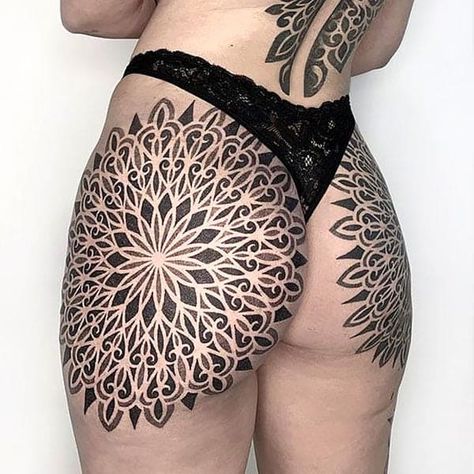 Tattoo Pain Chart: Least & Most Painful Spots Male & Female Bum Tattoo Women, Woman With Tattoos, Backpiece Tattoo, Bum Tattoo, Muster Tattoos, Delicate Tattoo, Mandala Tattoo Design, Thigh Tattoos Women, Tattoo Feminina